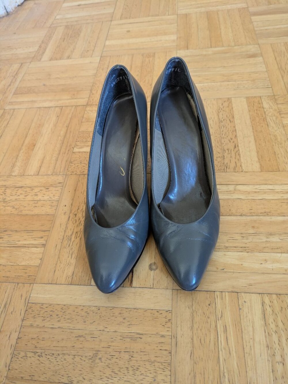 Joyce 3" Gray Heel Pump Size 6.5